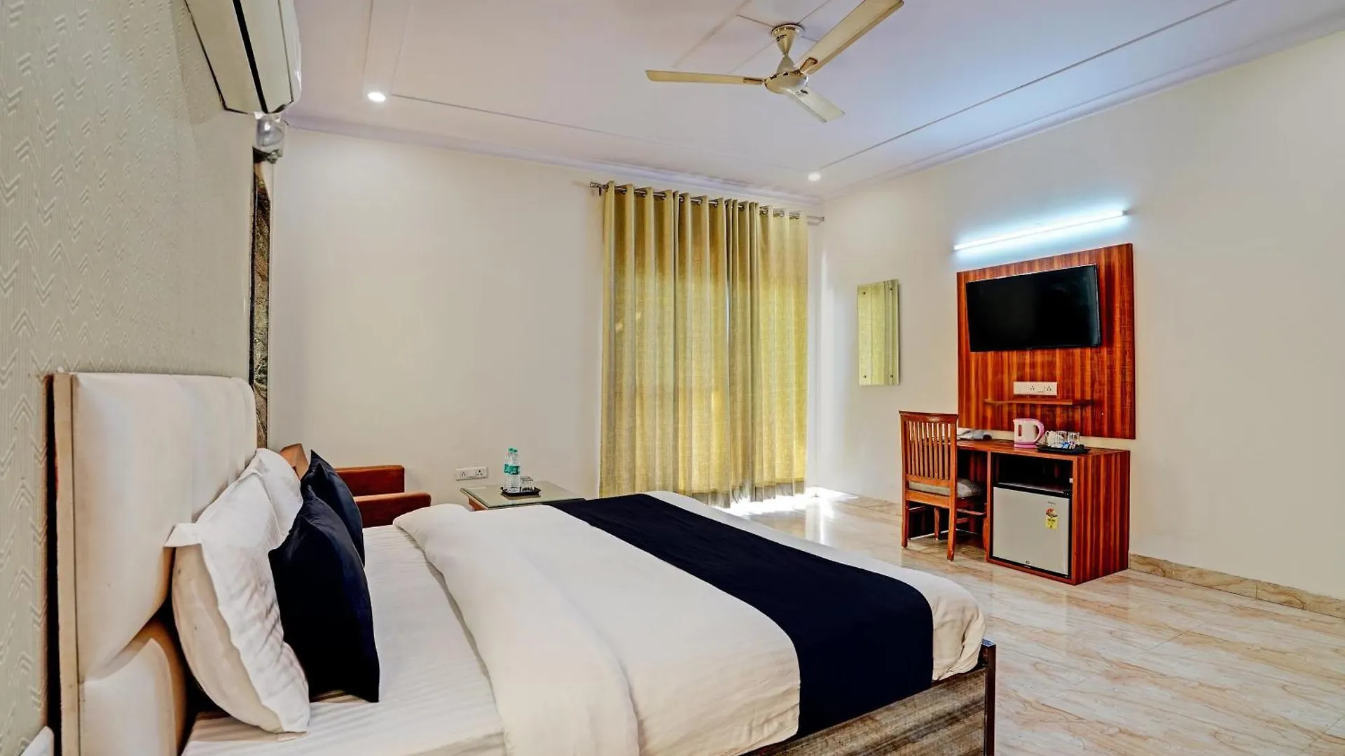 **** Hotel Homefort Stays - Sector 45 Near Cyber Park & Artemis Hospital Gurgáon Indie