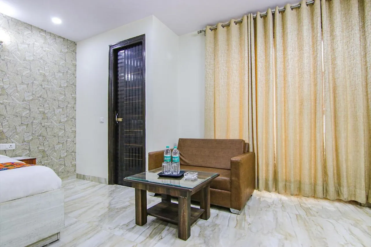 Homefort Stays - Sector 45 Near Cyber Park & Artemis Hospital Gurgaon 4*,  Inde