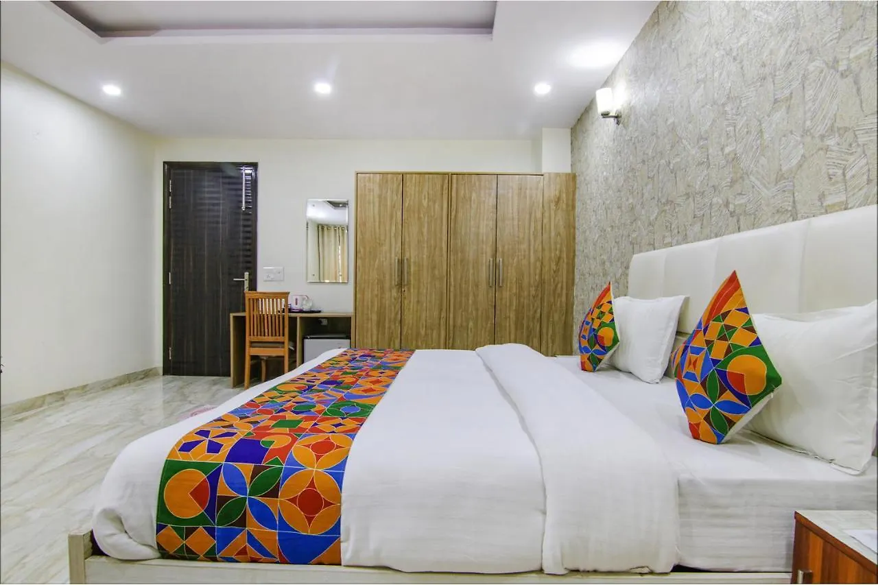 Homefort Stays - Sector 45 Near Cyber Park & Artemis Hospital Gurgaon
