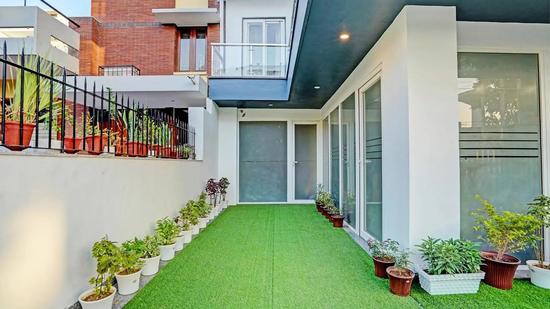 Homefort Stays - Sector 45 Near Cyber Park & Artemis Hospital Gurgaon 4*,  Inde