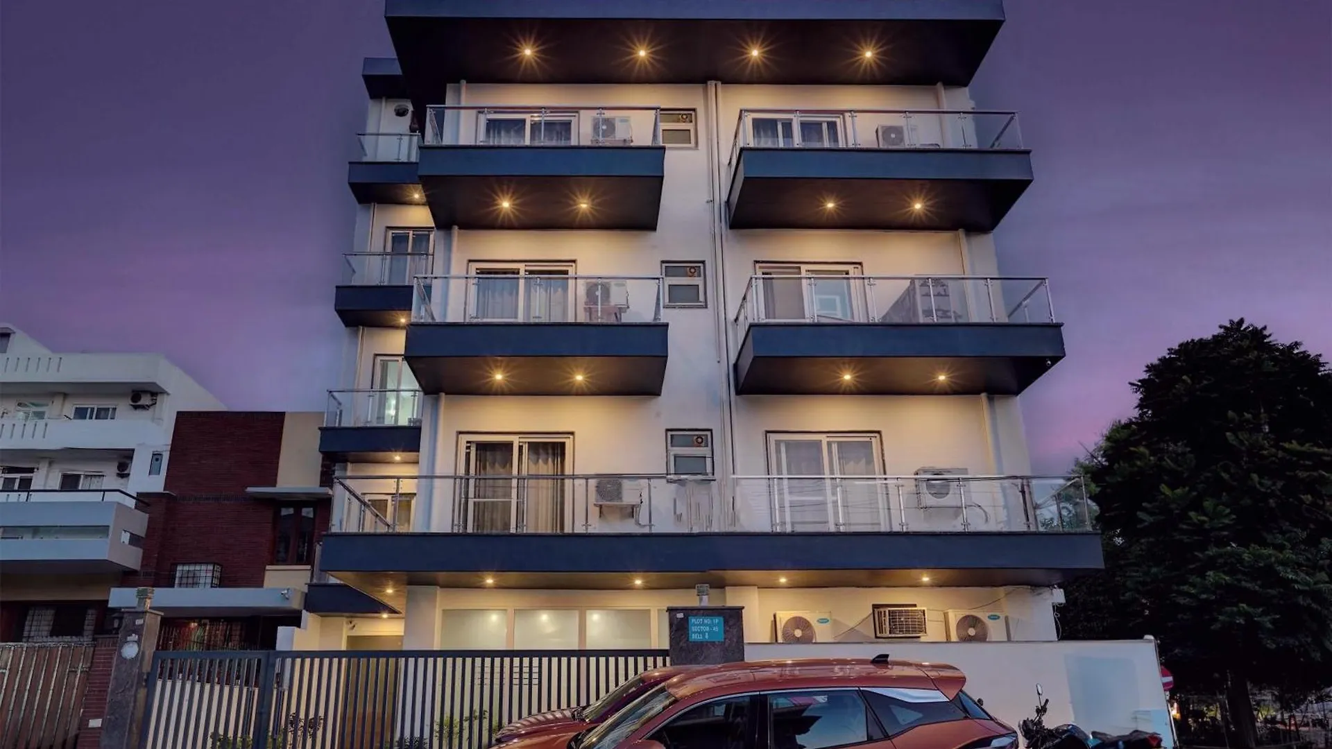 Homefort Stays - Sector 45 Near Cyber Park & Artemis Hospital location